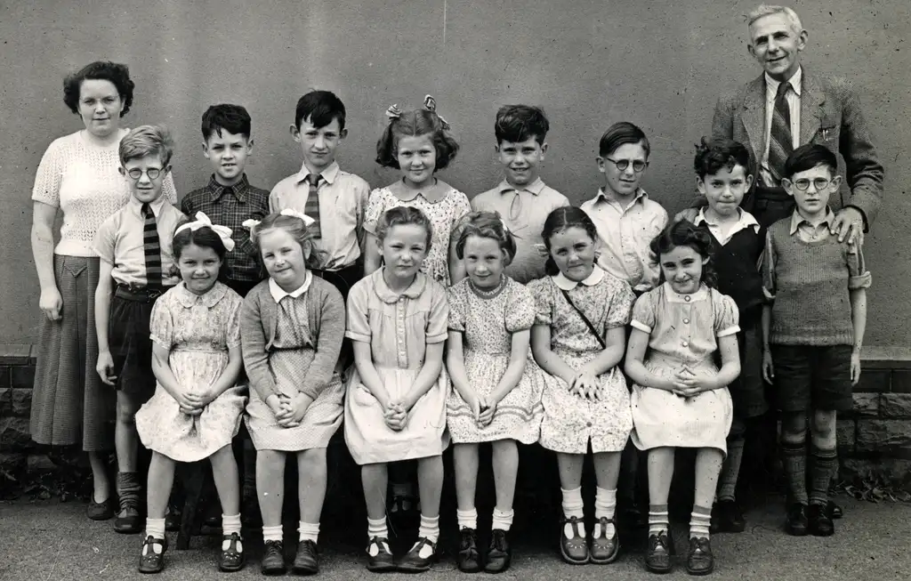 Ysgol Gynradd Gymraeg Aberdâr Class Photo