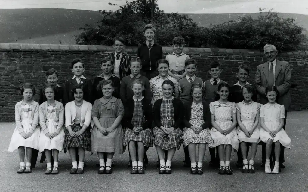 Ysgol Gynradd Gymraeg Aberdâr Class Photo