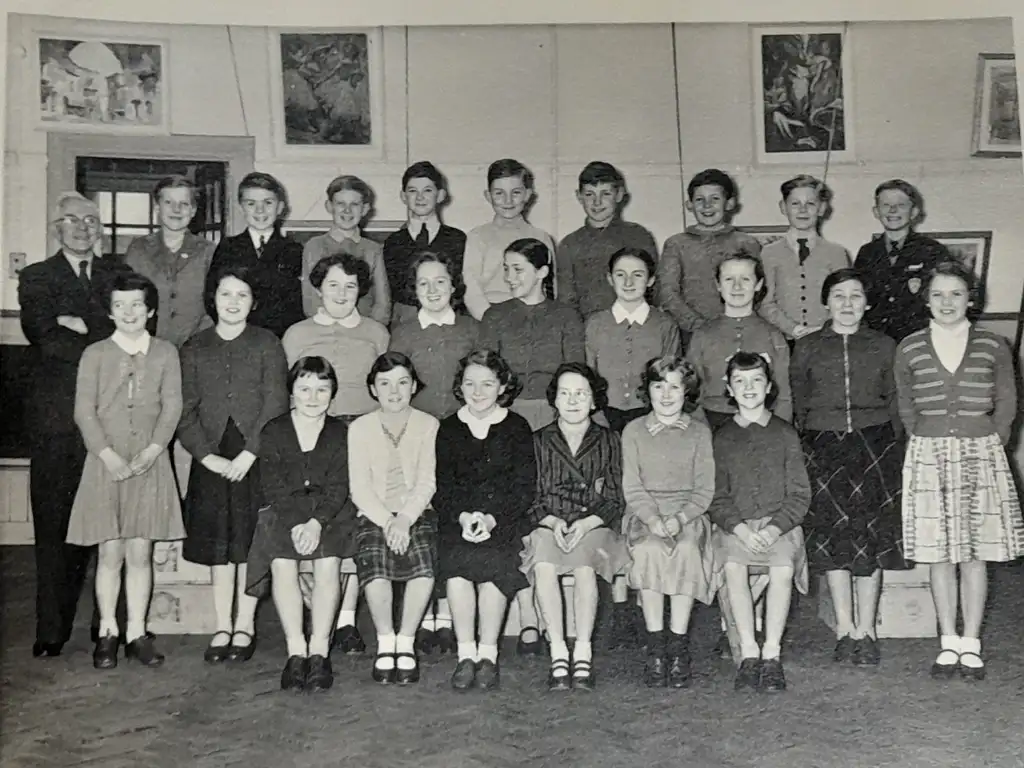 Ysgol Gynradd Gymraeg Aberdâr Class Photo